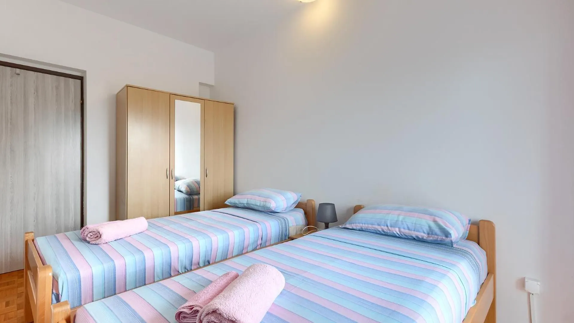 Apartments Erla Banjole 0*,