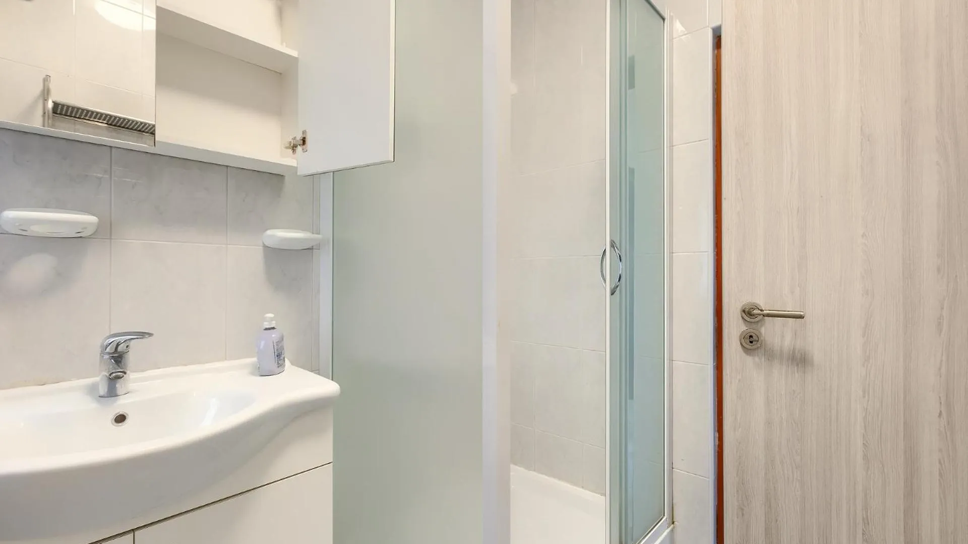 Apartments Erla Banjole 0*,  Croatia